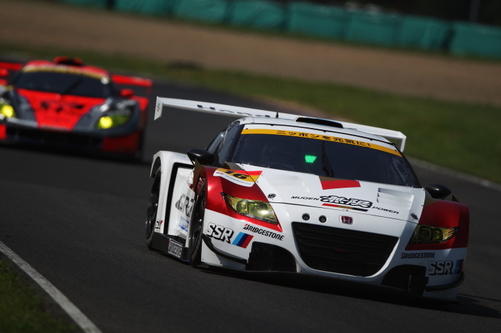 無限 CR-Z GT（武藤英紀／中嶋大祐組）