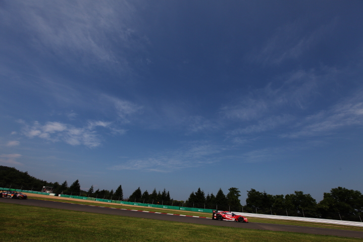 MOTUL AUTECH GT-R（本山哲／ミハエル・クルム組）