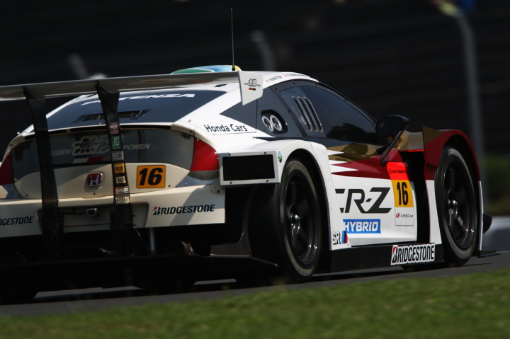 無限 CR-Z GT（武藤英紀／中嶋大祐組）