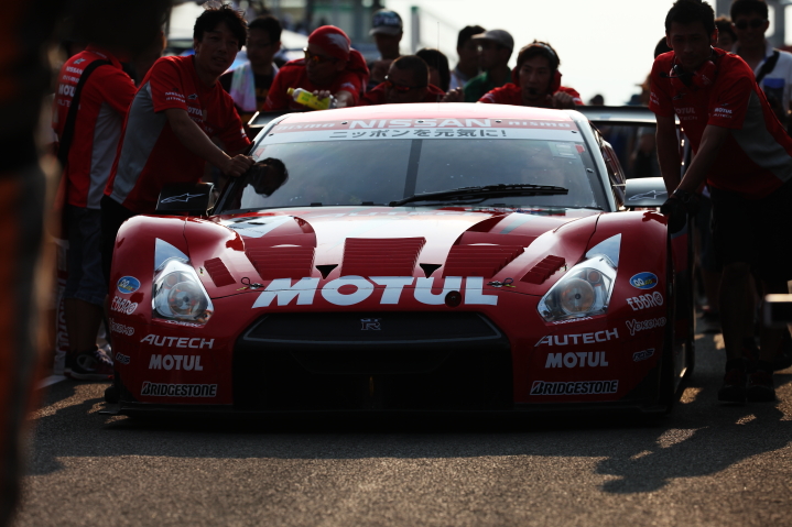 MOTUL AUTECH GT-R（本山哲／ミハエル・クルム組）