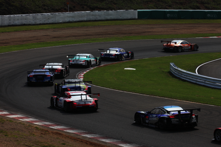 スタート直後の2コーナー