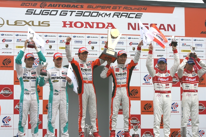 GT500クラスの暫定表彰式