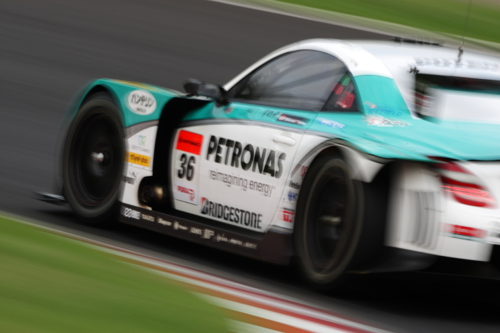 PETRONAS TOM'S SC430（中嶋一貴／ロイック・デュバル組）