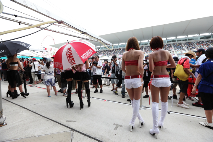 レースクイーン、バックビュー