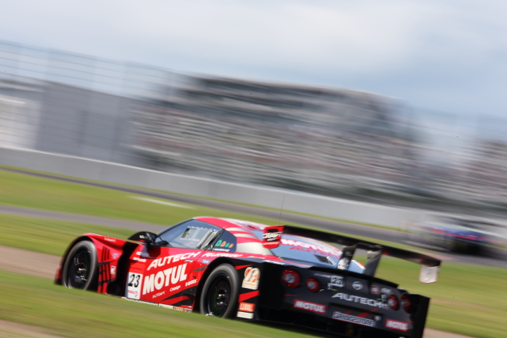 MOTUL AUTECH GT-R（本山哲／ミハエル・クルム組）