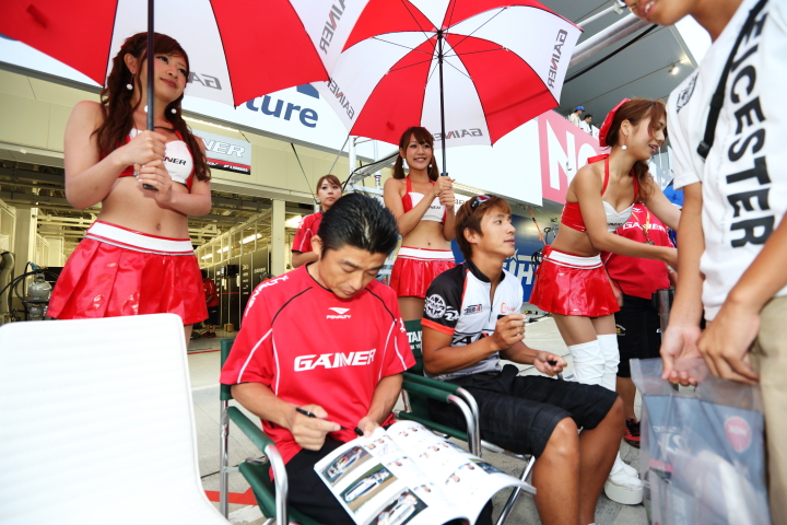 余郷敦／平中克幸（GAINER DIXCEL R8 LMS）