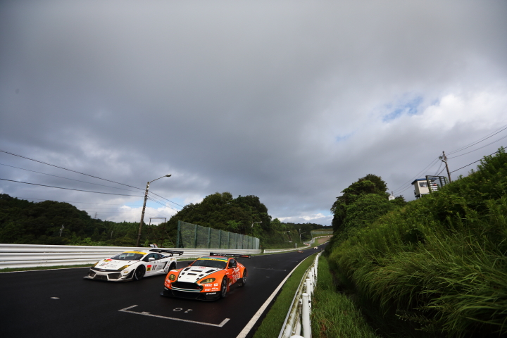 マネパ ランボルギーニ GT3 vs triple a Vantage GT3