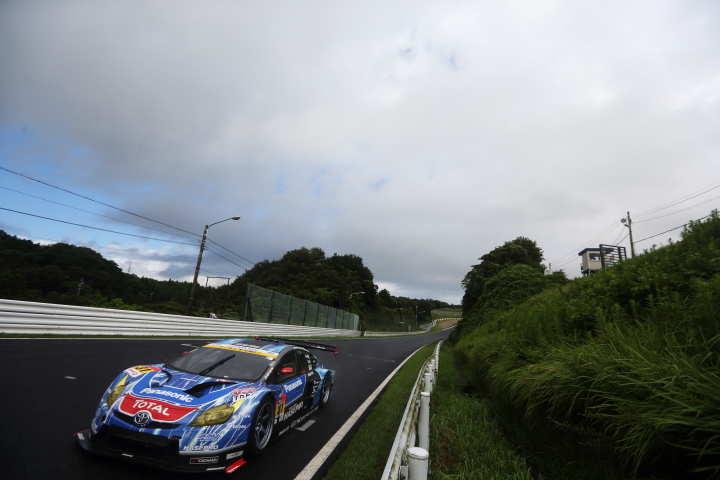 apr HASEPRO PRIUS GT（新田守男／嵯峨宏紀／中山雄一組）