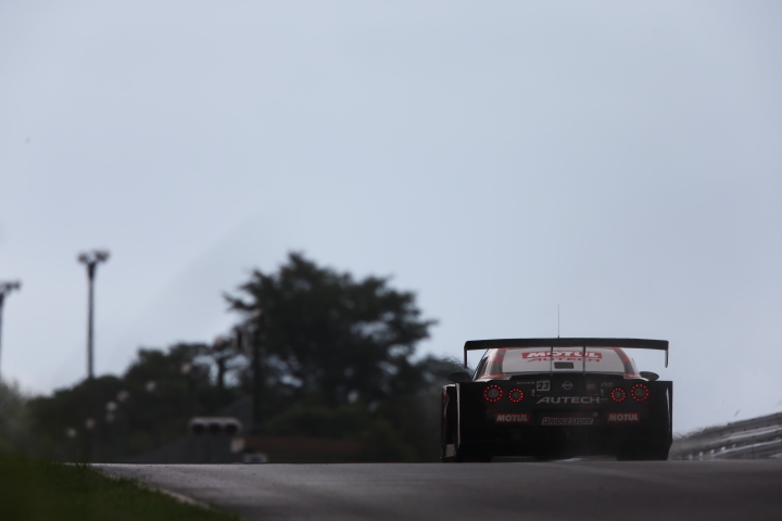 MOTUL AUTECH GT-R（本山哲／ミハエル・クルム組）