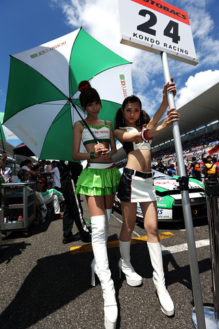 神咲はるか（2012年WTCCアドバンギャル）／津川智香子（D'STATION 2012 フレッシュエンジェルス）