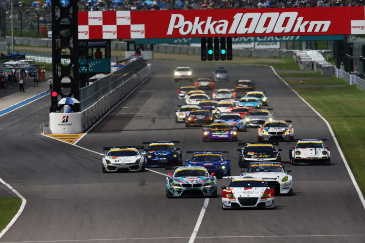 GT300クラスのスタートシーン