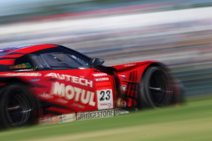 MOTUL AUTECH GT-R（本山哲／ミハエル・クルム組）
