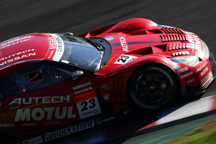 MOTUL AUTECH GT-R（本山哲／ミハエル・クルム組）