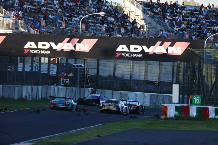 130R出口で塚越広大（KEIHIN HSV-010）が大クラッシュ！