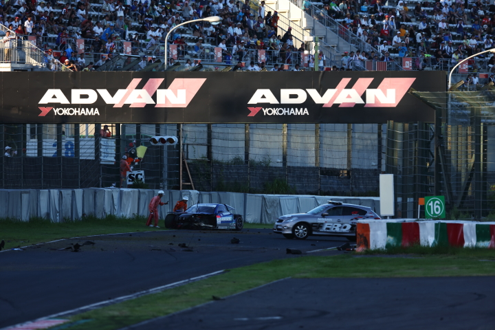 130R出口で塚越広大（KEIHIN HSV-010）が大クラッシュ！