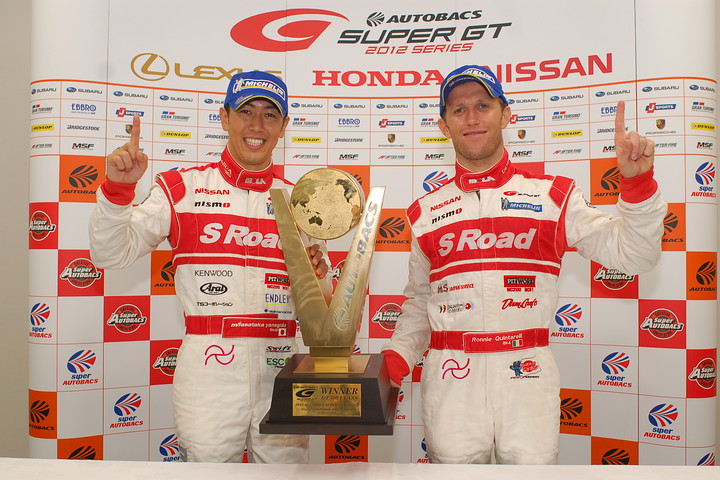 決勝フォトセッション: GT500クラスのウィナー