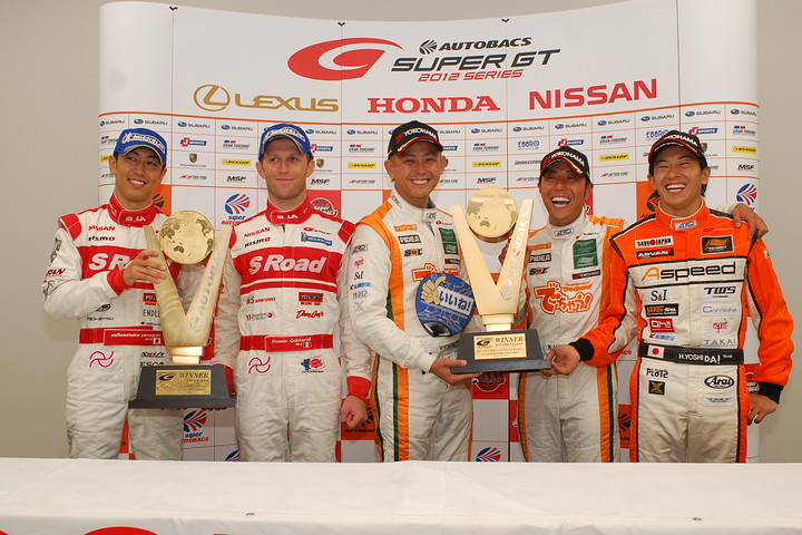 決勝フォトセッション: 両クラスのウィナー