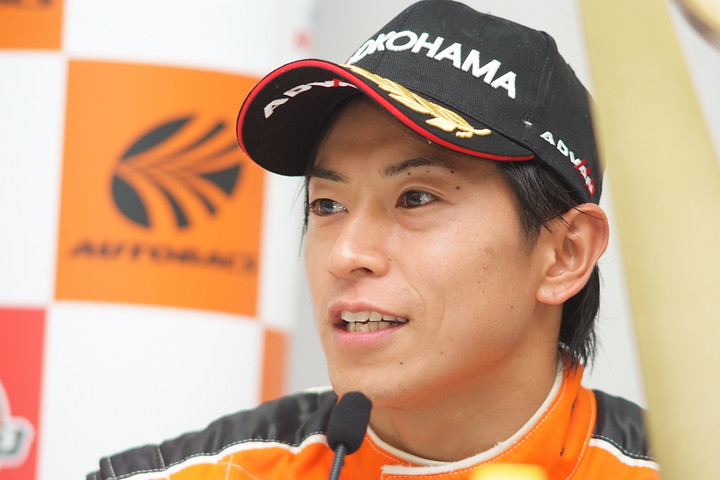 決勝記者会見: GT300クラス優勝の吉田広樹（triple a Vantage GT3）