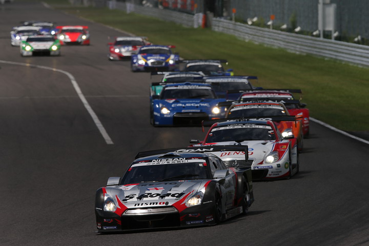 GT500クラスのスタートシーン