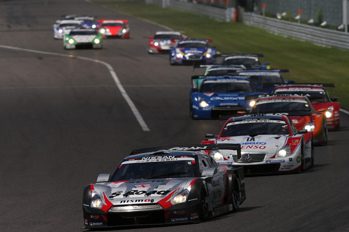 GT500クラスのスタートシーン