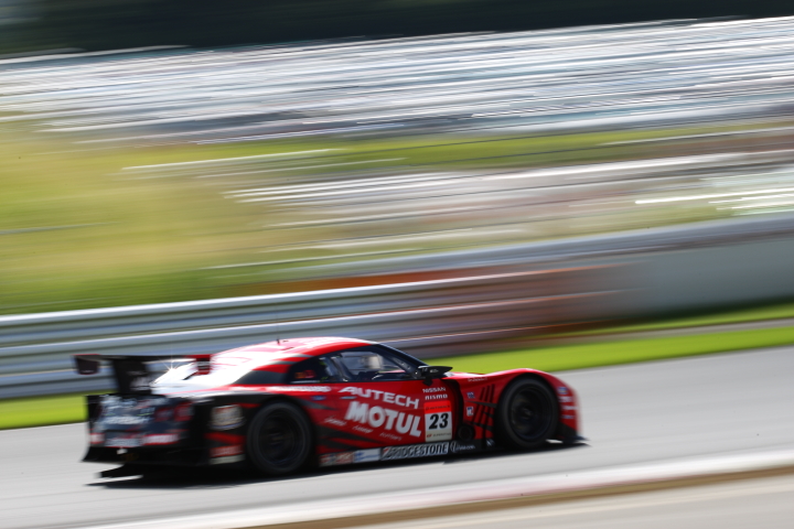 MOTUL AUTECH GT-R（本山哲／ミハエル・クルム組）