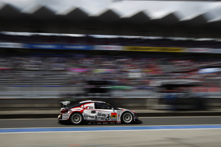 Team SGC IS350（折目遼／アレキサンドレ・インペラトーリ組）