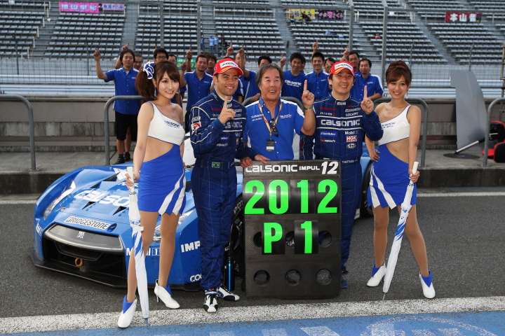 優勝したチームインパルのクルーたち