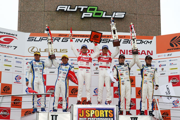 GT500クラスの暫定表彰式