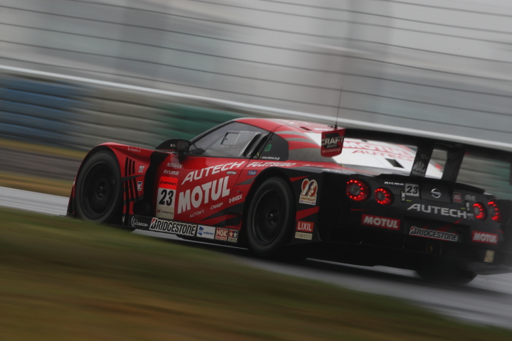 MOTUL AUTECH GT-R（本山哲／ミハエル・クルム組）