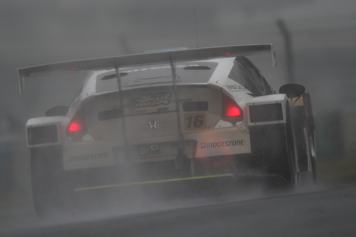 MUGEN CR-Z GT（武藤英紀／中嶋大祐組）