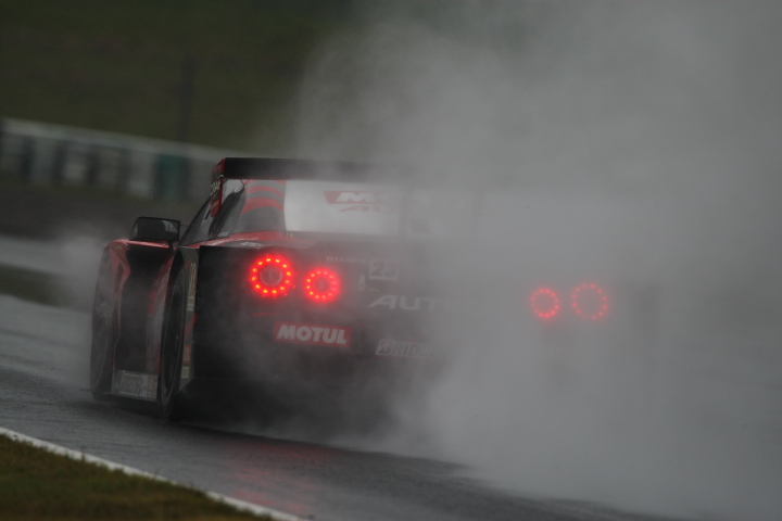 MOTUL AUTECH GT-R（本山哲／ミハエル・クルム組）