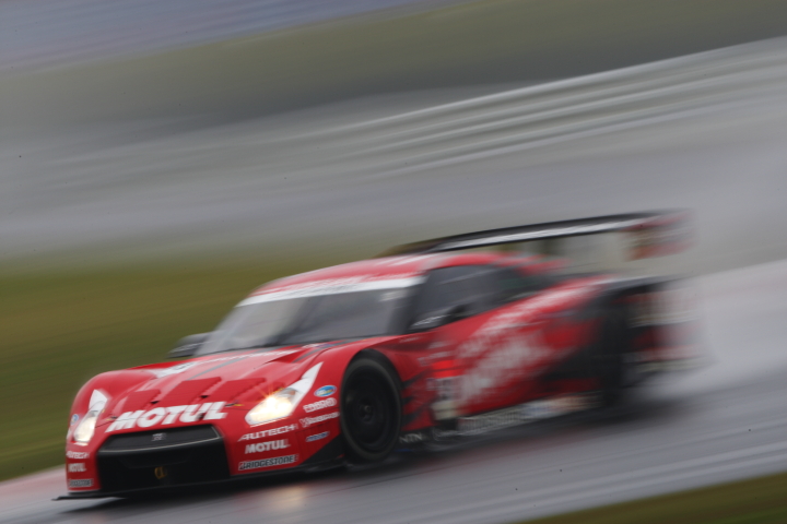 MOTUL AUTECH GT-R（本山哲／ミハエル・クルム組）