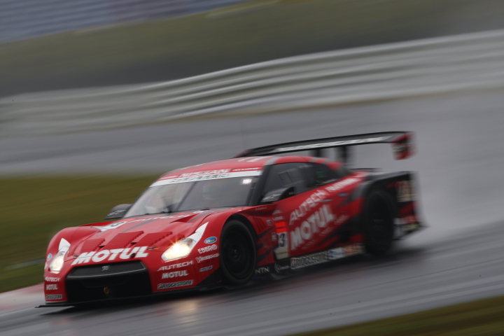 MOTUL AUTECH GT-R（本山哲／ミハエル・クルム組）