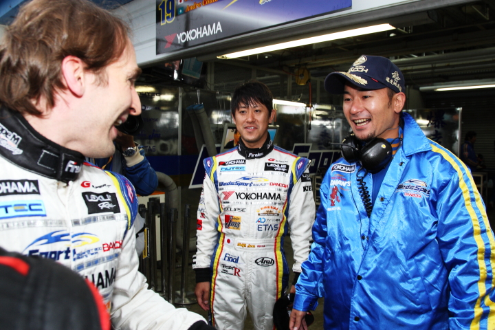 GT500クラスでPPを獲得した荒聖治・アンドレ・クートと坂東正敬監督