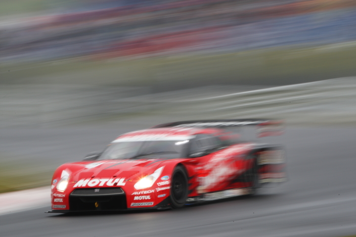 MOTUL AUTECH GT-R（本山哲／ミハエル・クルム組）