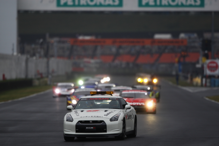 序盤のアクシデントのためレースは再びセーフティカーが導入された