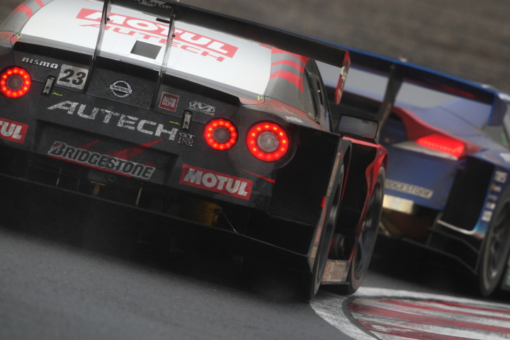 MOTUL AUTECH GT-R（本山哲／ミハエル・クルム組）