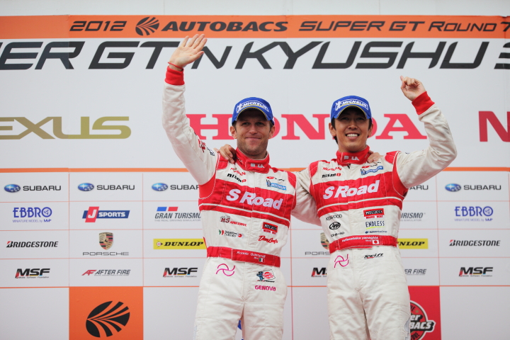 優勝してGT500のドライバーズタイトルを決めた柳田真孝とロニー・クインタレッリ