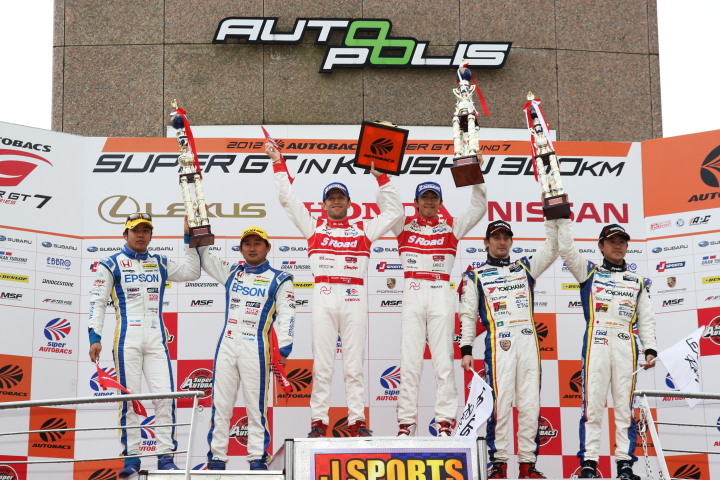 GT500クラスの暫定表彰式