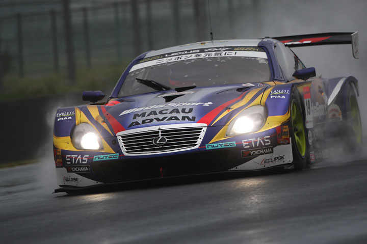 GT500クラスのポールポジションはWedsSport ADVAN SC430（荒聖治／アンドレ・クート組）