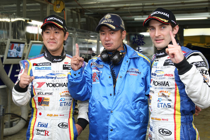 GT500クラスでPPを獲得した荒聖治・アンドレ・クートと坂東正敬監督