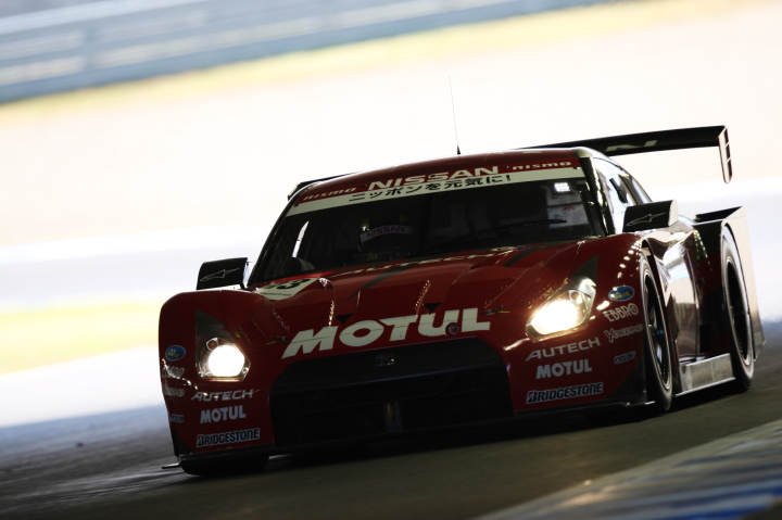 MOTUL AUTECH GT-R（本山哲／ミハエル・クルム組）
