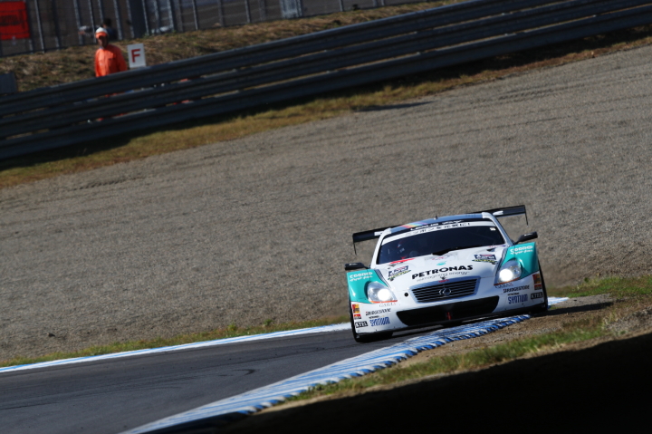 PETRONAS TOM'S SC430（中嶋一貴／ロイック・デュバル組）