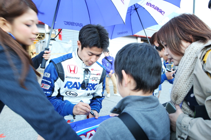 山本尚貴（RAYBRIG HSV-010）