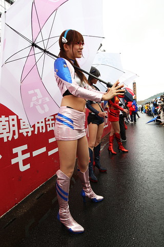 高塚麻奈（エヴァンゲリオンレーシングレースクイーン）