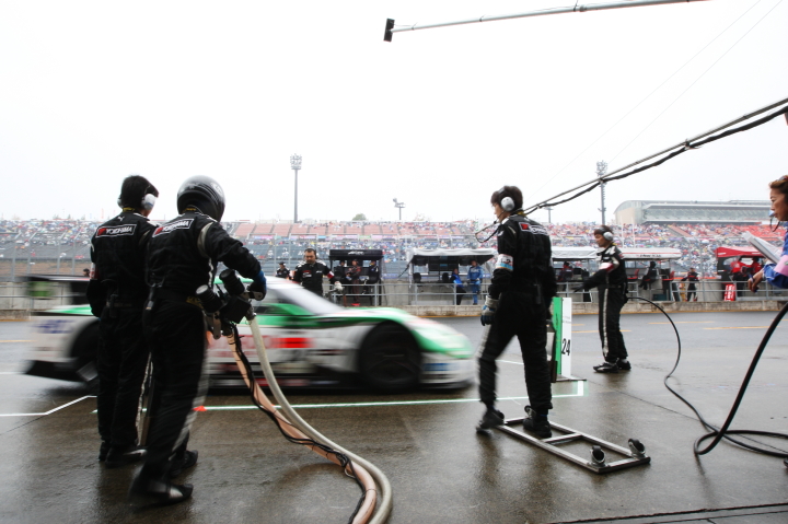 D'station ADVAN GT-R（安田裕信／ビヨン・ビルドハイム組）