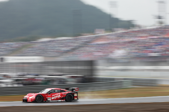 MOTUL AUTECH GT-R（本山哲／ミハエル・クルム組）