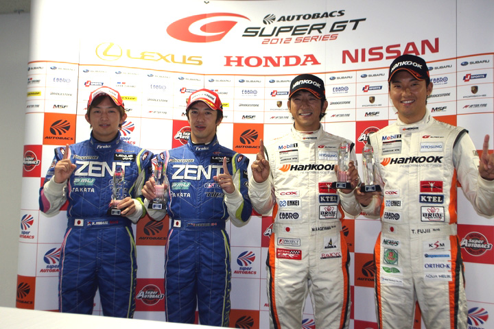 予選フォトセッション: 両クラスのポールシッターたち