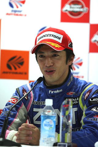 予選記者会見: GT500クラスポールポジションの立川祐路（ZENT CERUMO SC430）