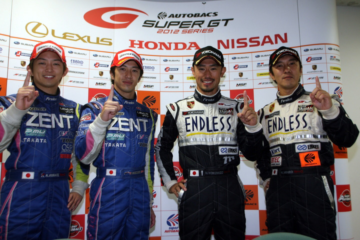 決勝フォトセッション: 両クラスのウィナーたち